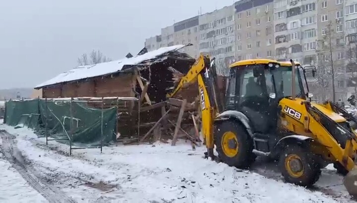 Демонтаж храму УПЦ у Львові. Фото: скріншот відео на Telegram-каналі голови Львівської ОВА М. Козицького