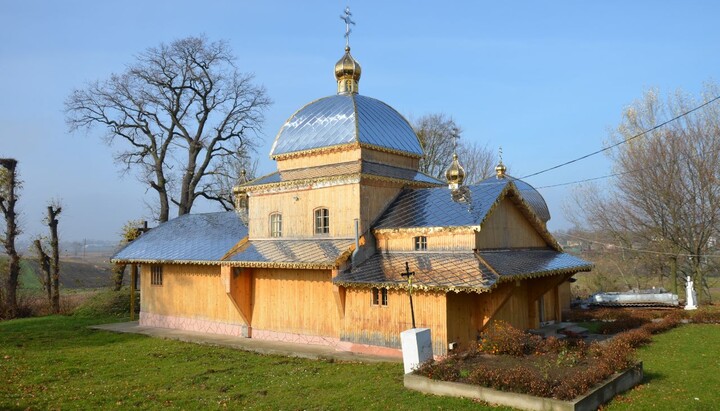 Храм Різдва Пресвятої Богородиці УПЦ у селі Віднів Львівської області. Фото: wikipedia.org