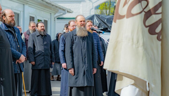 Metropolitan Anthony at prayer standing in the Lavra. Photo: Facebook Metropolitan Anthony