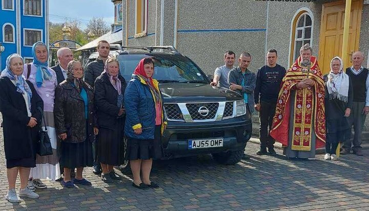 Позашляховик для армії від громади УПЦ с. Тисовець Чернівецької області. Тисовець Чернівецької області. Фото: сторінка Чернівецько-Буковинської єпархії УПЦ у Facebook 