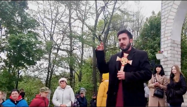 «Проповідь» ПЦУшника в Хорошеві. Фото: скріншот відео СПЖ