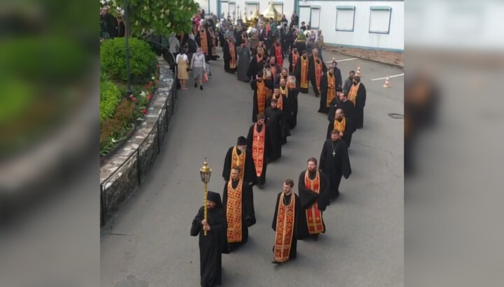 В Києво-Печерській лаврі пройшов хресний хід