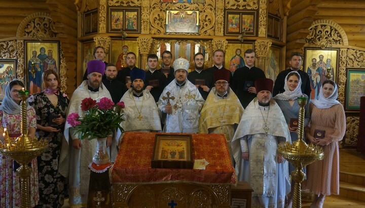 Выпускной акт в Полтавской Миссионерской Духовной Семинарии. Фото: facebook ПМДС