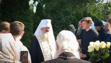 Metropolitan Pavel performs a prayer service near Kyiv-Pechersk Lavra