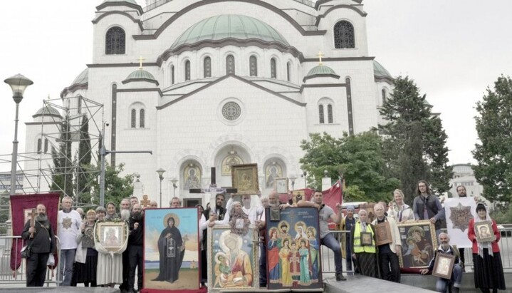 Перед отправлением крестного хода. Фото: газета «Вечерние новости»