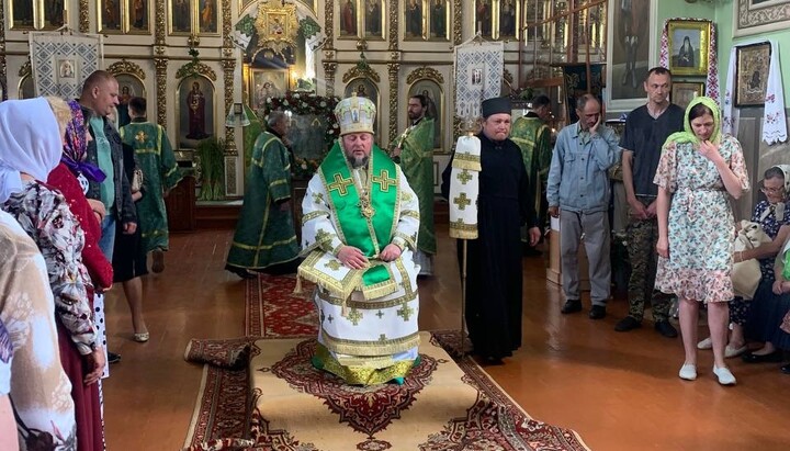 Богослужение в Свято-Троицком храме УПЦ в Ирклиеве. Фото: cherkasy.church.ua