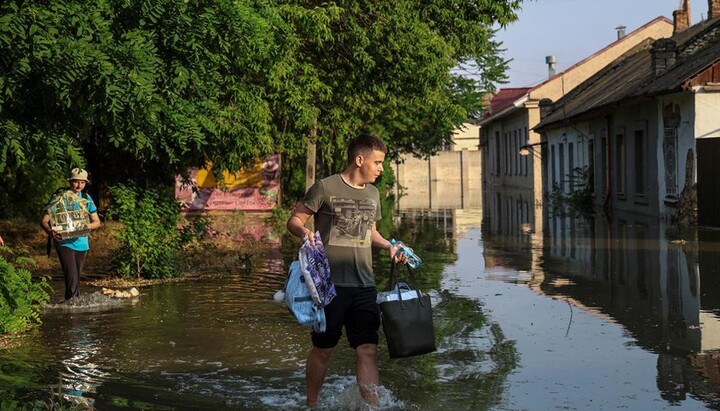 Последствия взрыва на Каховской ГЭС. Фото: reuters.com