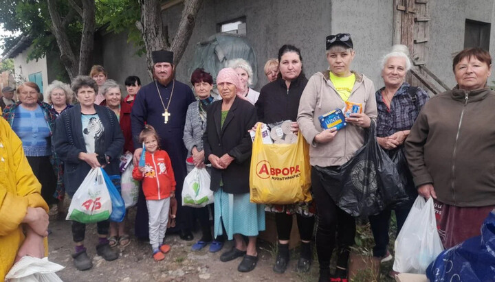 Мешканці Херсона отримали допомогу від Київської єпархії УПЦ. Фото: news.church.ua