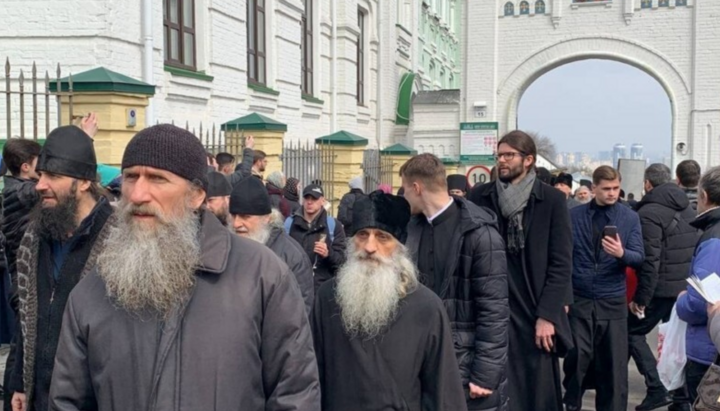 На молитовному стоянні у Києво-Печерській лаврі. Фото: СПЖ