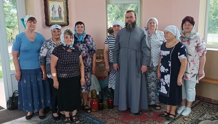 Прихожане Деражнянского благочиния Хмельницкой епархии УПЦ. Фото: страница Деражнянского благочиния УПЦ в Facebook