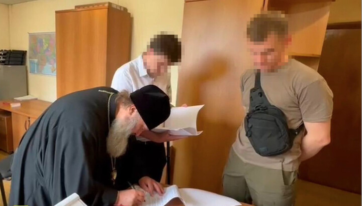 Metropolitan Pavel with SBU officers. Photo: t.me/SBUkr