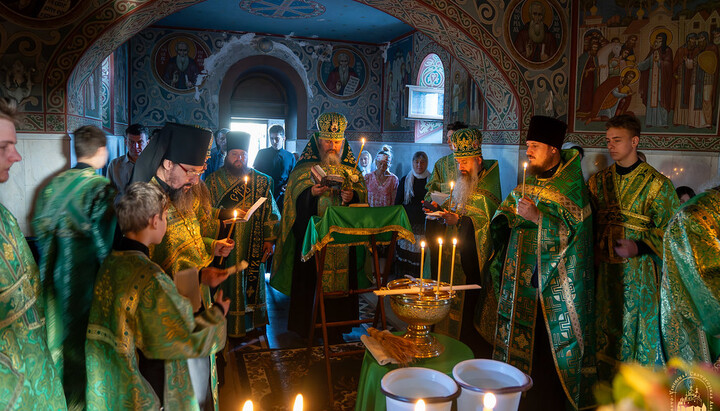 Водосвятный молебен в скиту Святогорской лавры в с. Богородичное. Фото: svlavra.church.ua