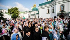 Тисячі людей зібралися у Лаврі на літургію в день пам'яті прп. Антонія