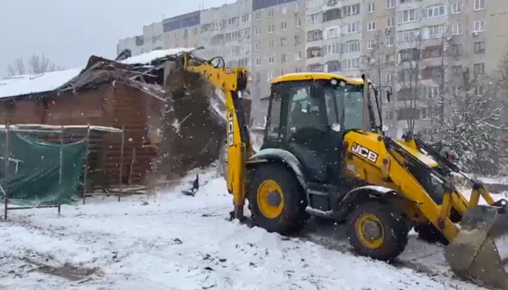 Demolarea de către autorități a Bisericii Sfântului cneaz Vladimir a Bisericii Ortodoxe Ucrainene din Lviv. Imagine: screenshot de pe canalul Tg al lui M. Kozițki