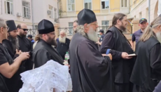  The court rubber-stamps the eviction of monks from the Lavra