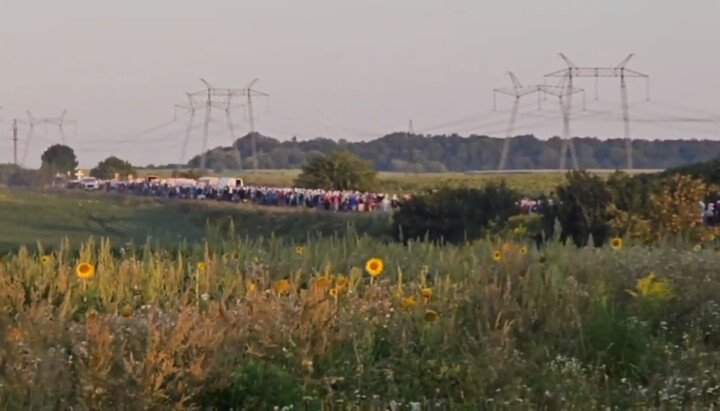 Procesiunea religioasă Calea Crucii a Bisericii Ortodoxe Ucrainene în regiunea Ternopil. Imagine: canalul Telegram 