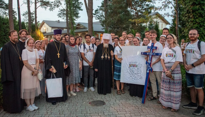 Предстоятель Польської Церкви Савва з учасниками зльоту. Фото: orthodoxianewsagency.gr