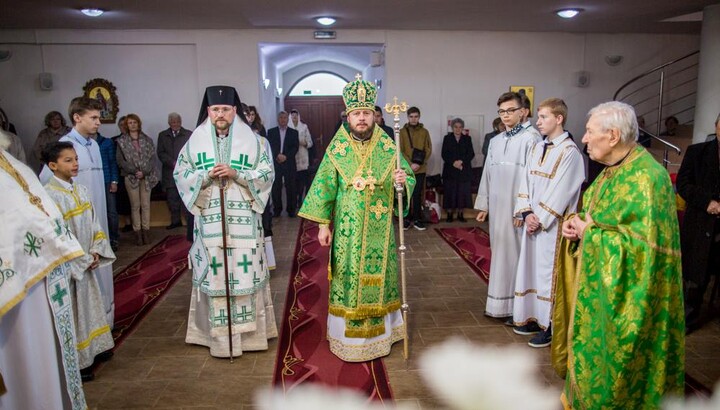 Архієпископ Михайлівсько-Кошицький Георгій та архієпископ Хмельницький Віктор в Успенському соборі в Кошице, 2018 рік. Фото: УПЦ