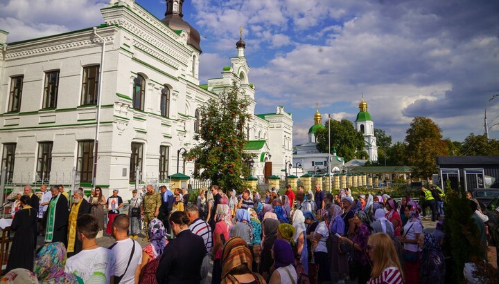 Молебен у Киево-Печерской лавры. Фото: Telegram-канал «Миряни»