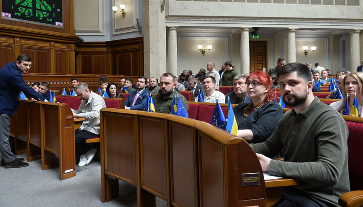 В СМИ назвали имена нардепов, подписавших обращение за запрет УПЦ