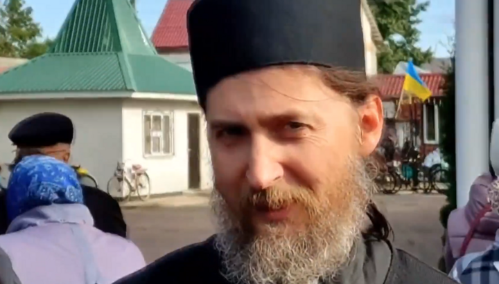 The “priests” of the OCU believe that violence and deception do not prevent them from receiving communion. Photo: screenshot of the “Pershy Kozatsky” video