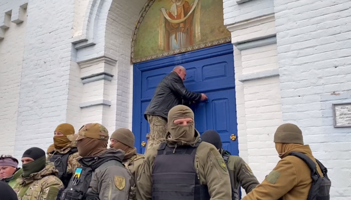 Захват Покровского храма в Чечелиевке. Фото: СПЖ