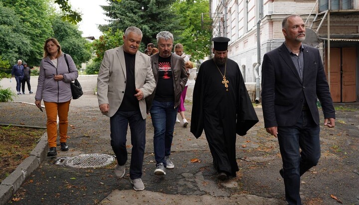 Александр Ткаченко, Авраамий Лотыш и Максим Остапенко в Киево-Печерской лавре. Фото: t.me/otkachenkokyiv