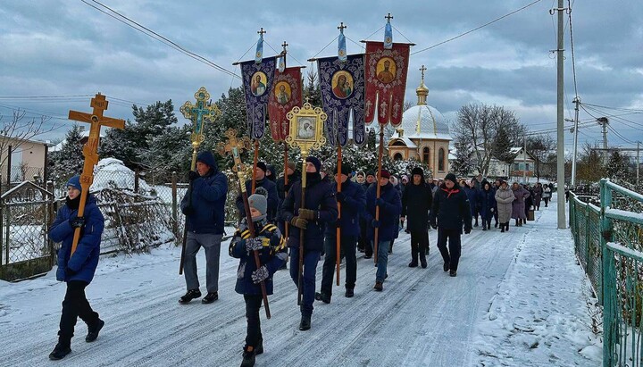 Хресний хід навколо с. Козлин. Фото: rivne.church.ua