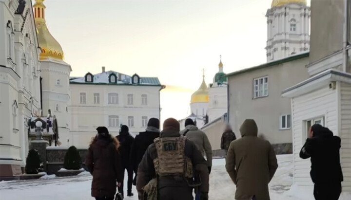 Serviciul Securității al Ucrainei (SBU) în Lavra Poceaev. Imagine: UJO