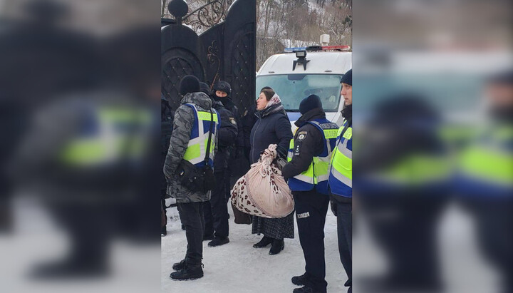 Ленінці, повертайте пам'ятники своєму вождеві назад