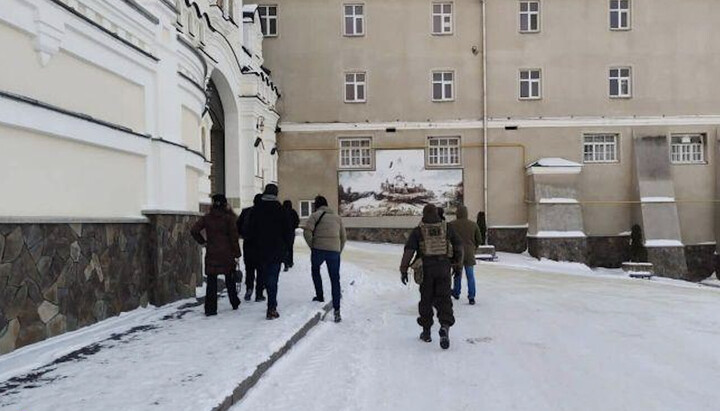 SBU in Pochaiv Lavra. Photo: rbc.ua