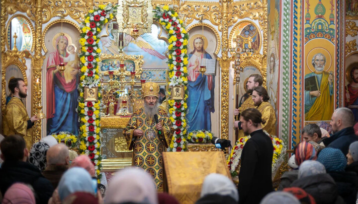 Митрополит Онуфрий произносит проповедь в храме святых Адриана и Наталии. Фото: news.church.ua