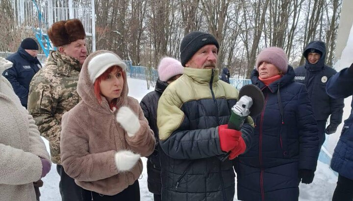 Прихильники ПЦУ спробували захопити храм УПЦ у Чепелівці на Хмельниччині