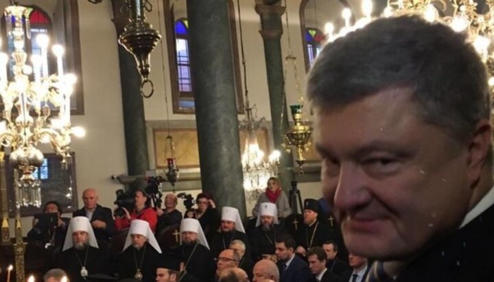 Порошенко в Стамбуле. Фото: BBC