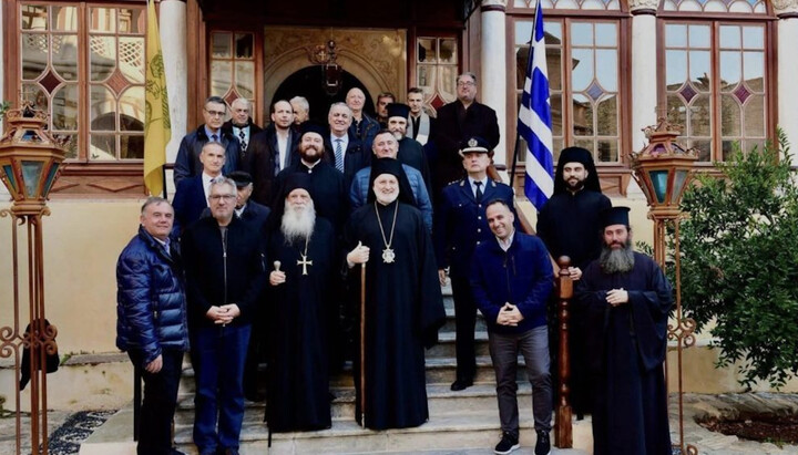 Archimandrite Alexios and Archbishop Elpidophoros at the Xenophontos Monastery. Photo: orthodoxianewsagency