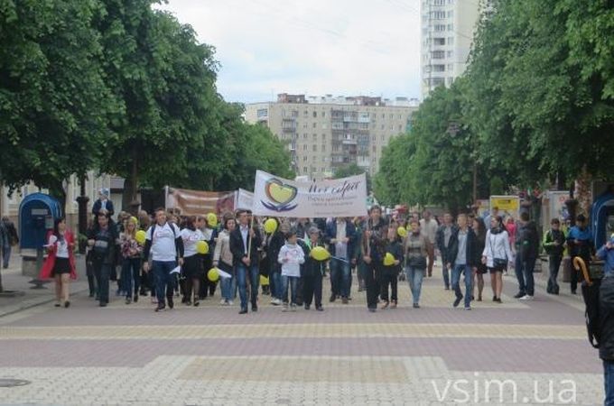 В Хмельницком прошёл 5-тысячный марш против легализации «однополых союзов»