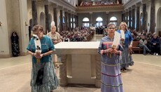 Shamanic ritual conducted prior to the Mass in RCC parish church in the US 