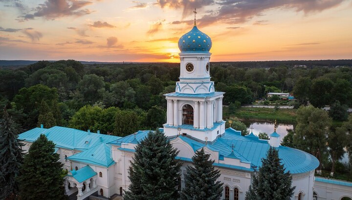 У Донецькій ОДА пояснили, чому поки не можуть відібрати Святогірську лавру