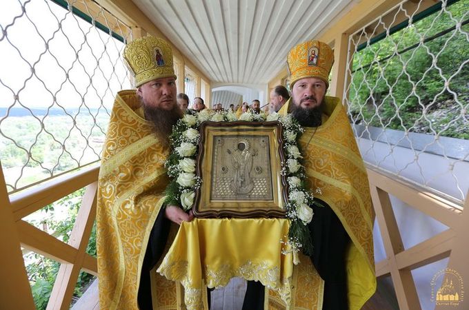 В Киево-Печерской и Святогорской Лаврах отметили день памяти свт. Николая Чудотворца