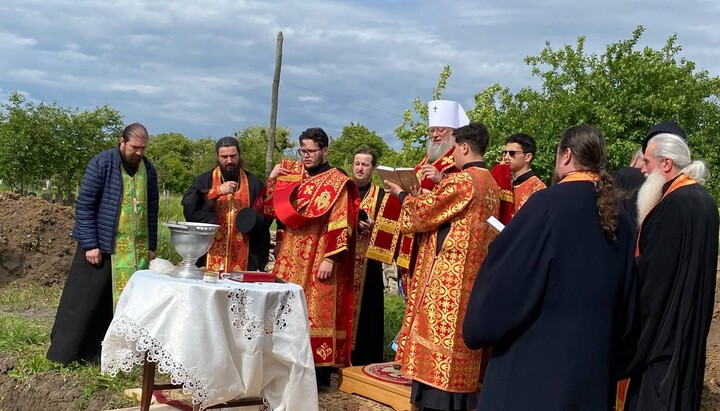 Закладка камня на строительство храма в селе Ржавинцы. Фото: Черновицкая епархия