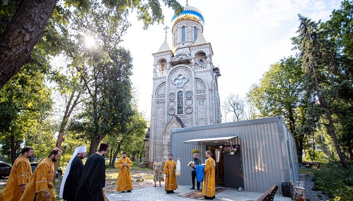 У Харкові освятили тимчасову церкву на території будівництва храму УПЦ