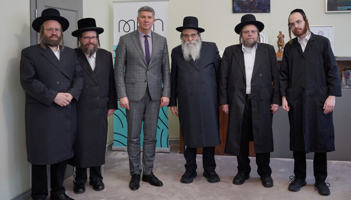 Rostyslav Karandeev with representatives of the Jewish community from the USA. Photo: mcip.gov.ua