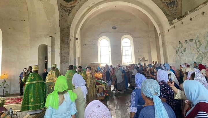 Богослужіння в Успенському храмі села Озаринці Вінницької області. Фото: Могилів-Подільська єпархія