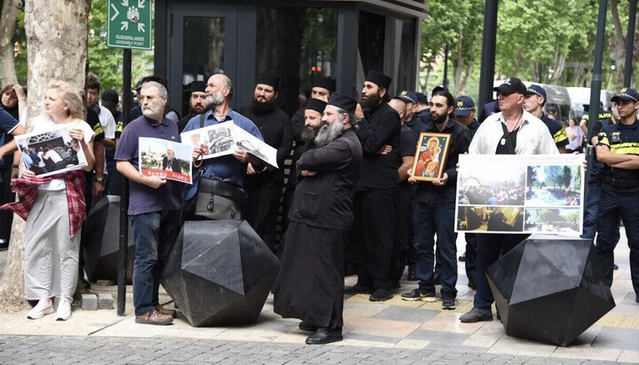 A rally in Tbilisi in support of the UOC. Photo: sputnik-georgia.ru