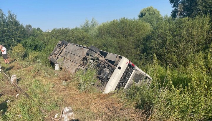 На Тернопільщині перекинувся автобус із паломниками УГКЦ