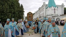 В Святогорской лавре совершили крестный ход с главной святыней обители