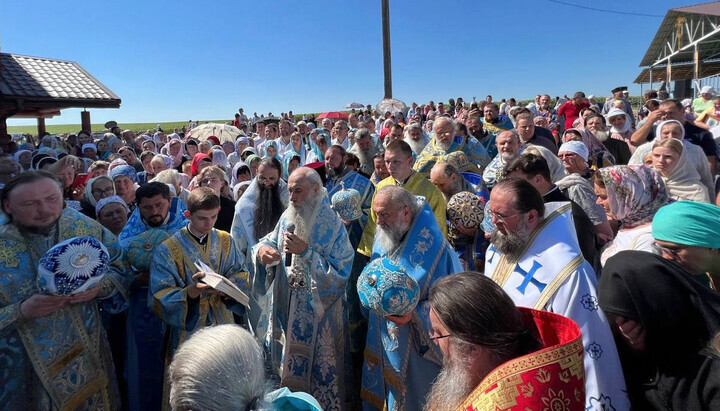 Hierarchs and believers of the UOC in Josaphat's Valley. Photo: eparhia.vn.ua