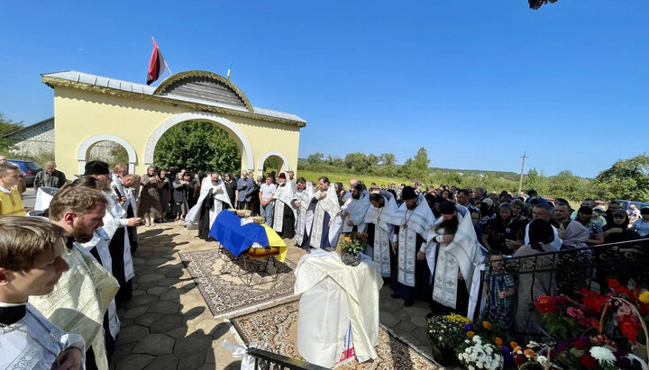 A funeral of a serviceman. Photo: the Volodymyr-Volyn Eparchy