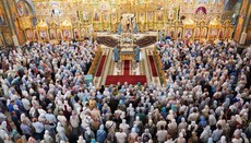 Thousands of believers pray at festive worship in Pochaiv