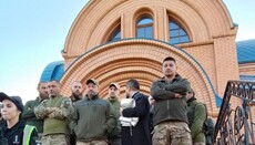 Poliția îi ajută pe raiderii BOaU să pătrundă în biserica din Boiarka